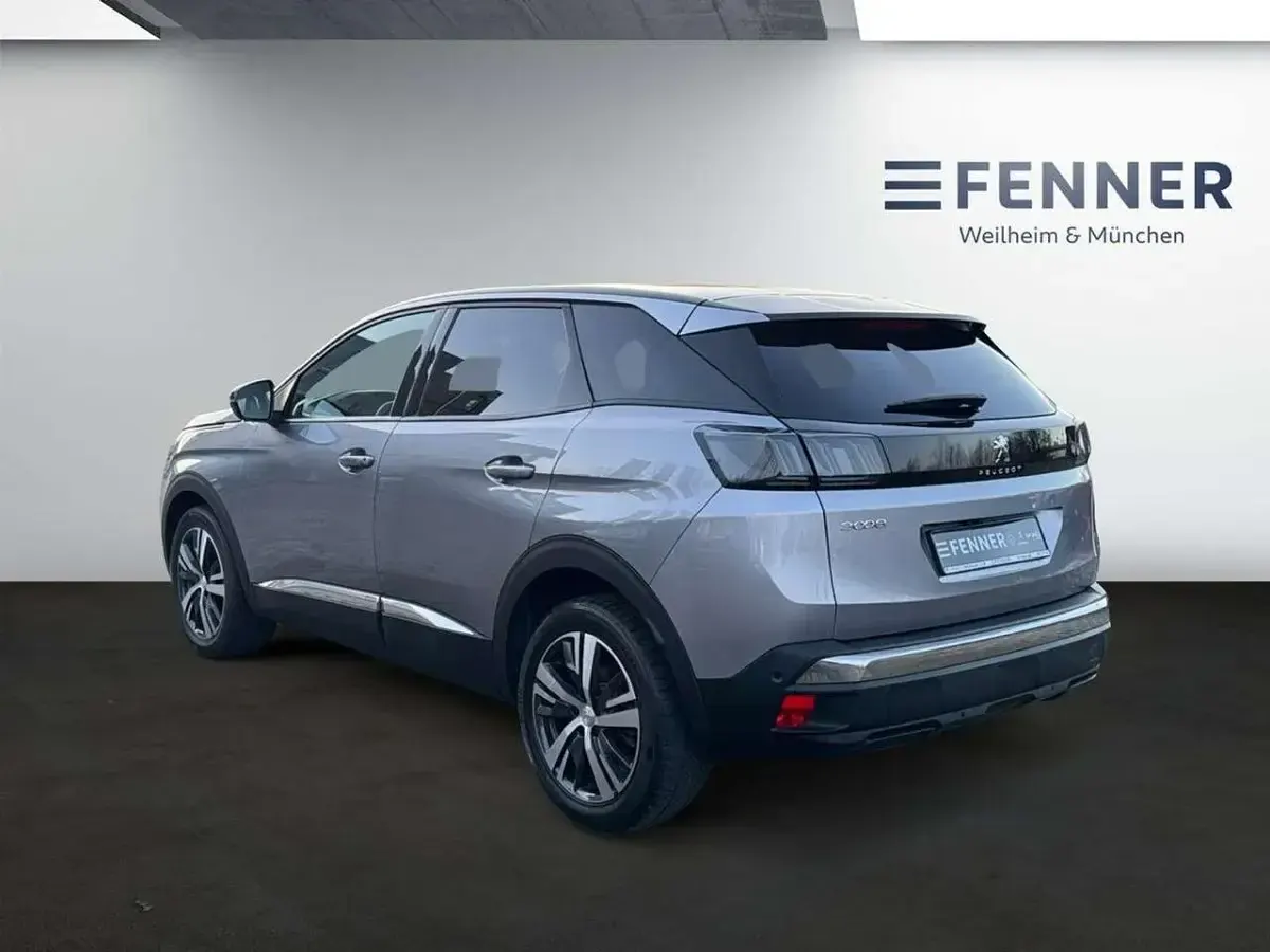 Gebraucht Peugeot 3008 131 PS (96 kW) 2023 Lack grau artense/metallic klarlack SUV