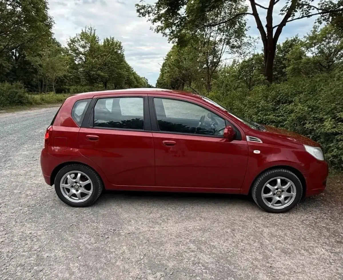 Gebraucht Chevrolet Aveo 84 PS (61 kW) 2009 Rot Kleinwagen