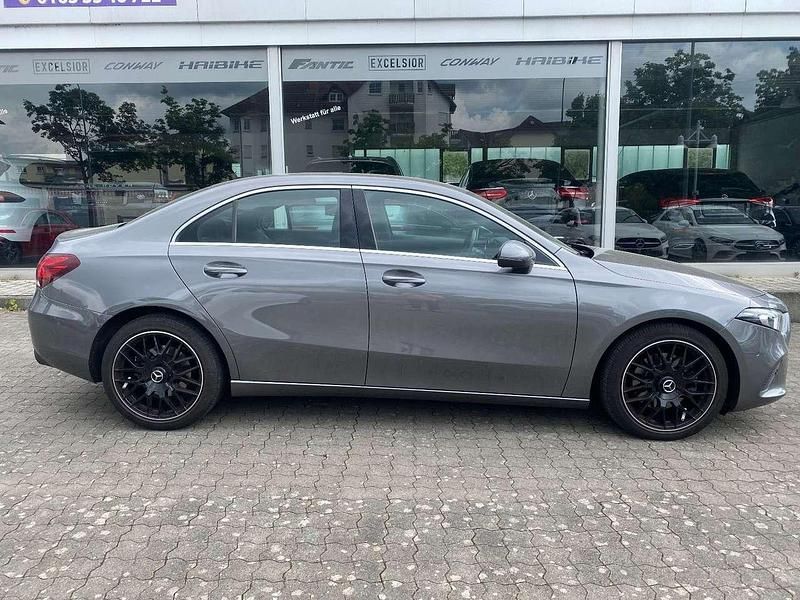 Mountaingrey Gebraucht 2019 Mercedes A220 AMG Limousine | 24.500 € (Fairer Preis) - Bild 1/4
