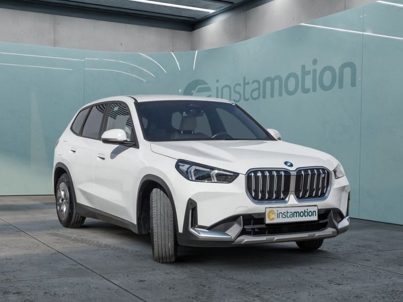 Weiß Gebraucht 2023 BMW iX1 Sport Line SUV | 37.700 € (Superpreis) - Bild 1/3