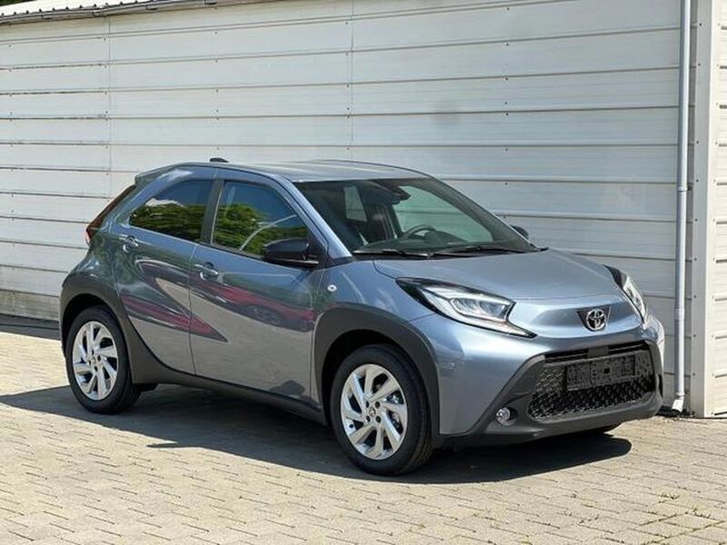 Schwarz Neu 2025 Toyota Aygo Active Kleinwagen | 17.458 € - Bild 1/4