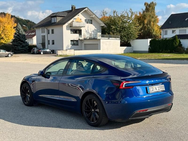 Gebraucht Tesla Model 3 Standard Range 208 kW (283 PS) 2024 Blau Limousine