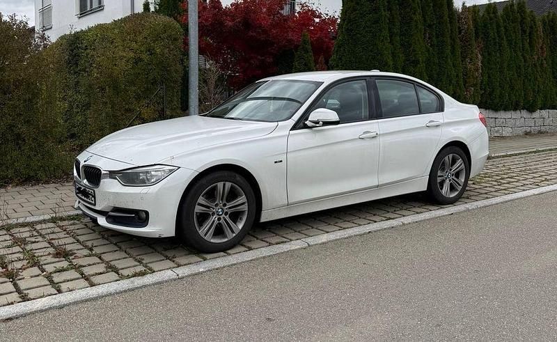Weiß Gebraucht 2013 BMW 318 Sport Line Limousine | 7.000 € (Fairer Preis) - Bild 1/4