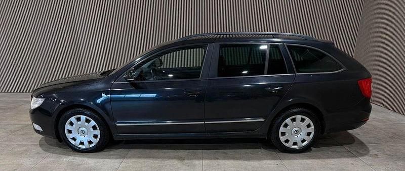 Gebraucht Skoda Superb 105 PS (77 kW) 2012 Schwarz Limousine