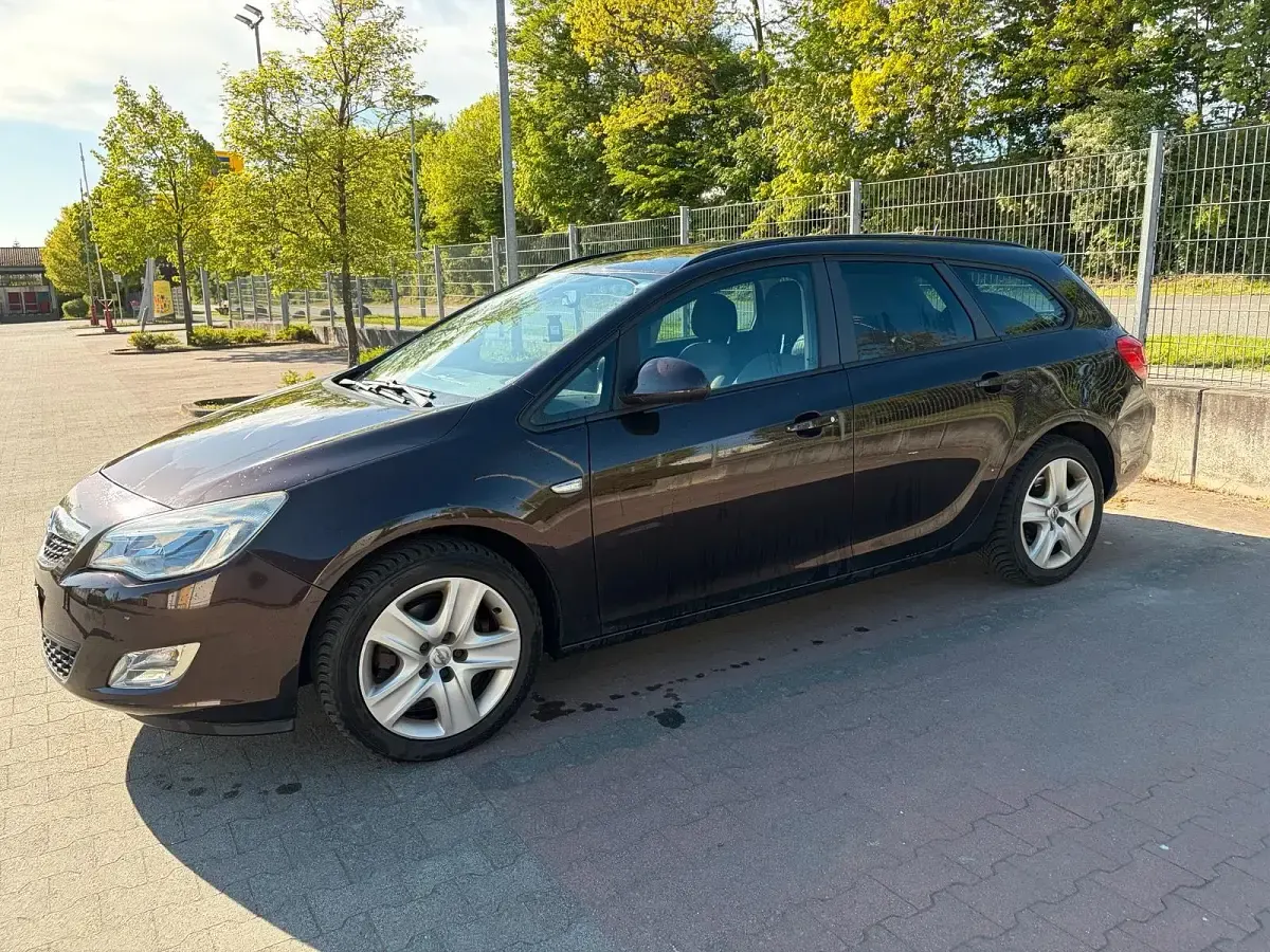 Gebraucht Opel Astra 110 PS (80 kW) 2012 Braun Kombi