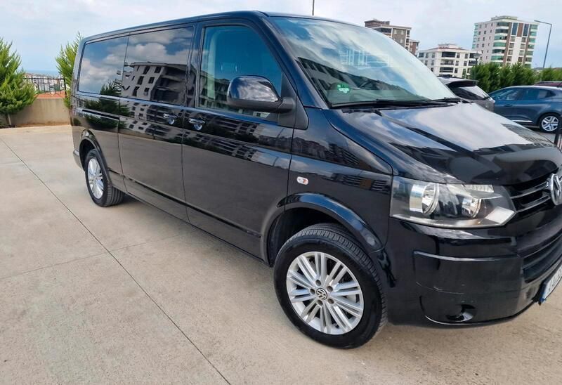 Schwarz Gebraucht 2015 VW T5 Comfortline Van | 17.500 € (Guter Preis) - Bild 1/4
