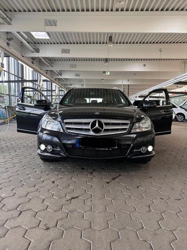 Schwarz Gebraucht 2011 Mercedes C200 Avantgarde Kombi | 6.500 € (Guter Preis) - Bild 1/4