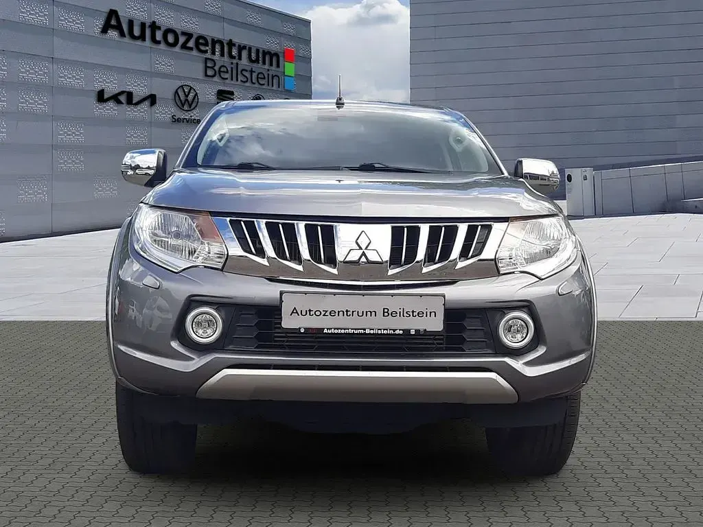Gebraucht Mitsubishi L200 Plus 181 PS (133 kW) 2016 Titanium grey Pickup