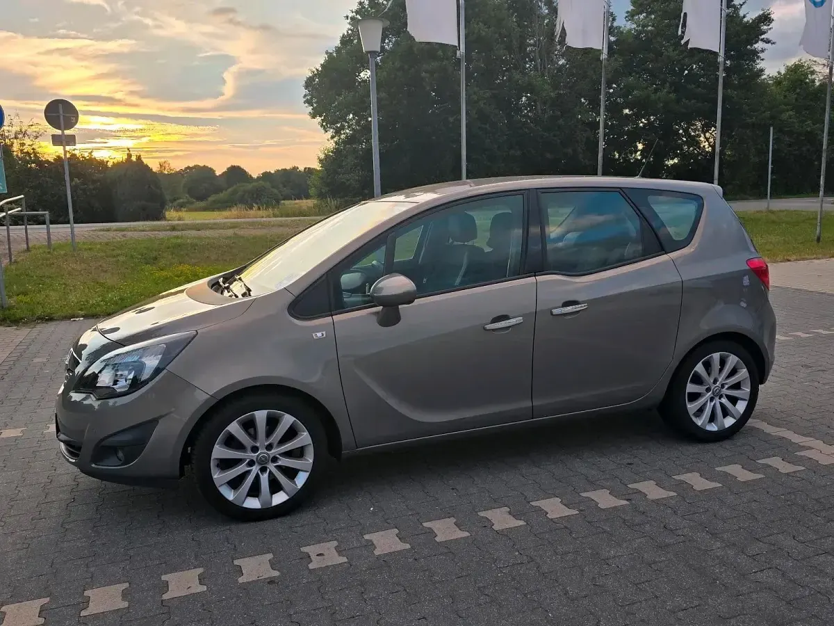 Gebraucht Opel Meriva 125 PS (91 kW) 2012 Braun Van / Kleinbus