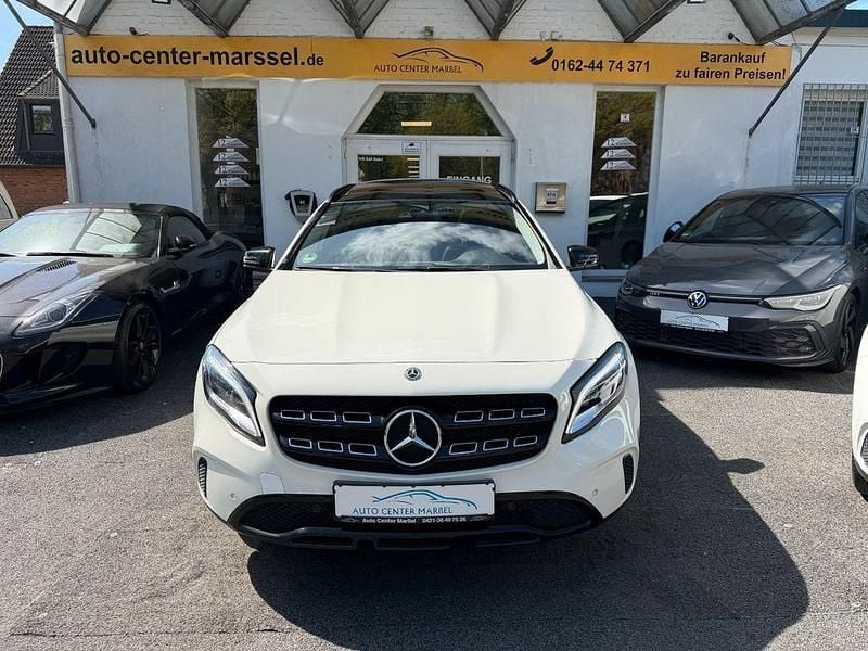 Gebraucht Mercedes GLA200 Night 136 PS (100 kW) 2017 Calcitweiss/zirrusweiss SUV