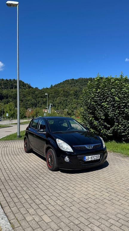 Schwarz Gebraucht 2011 Hyundai i20 Kleinwagen | 2.999 € (Guter Preis) - Bild 1/4