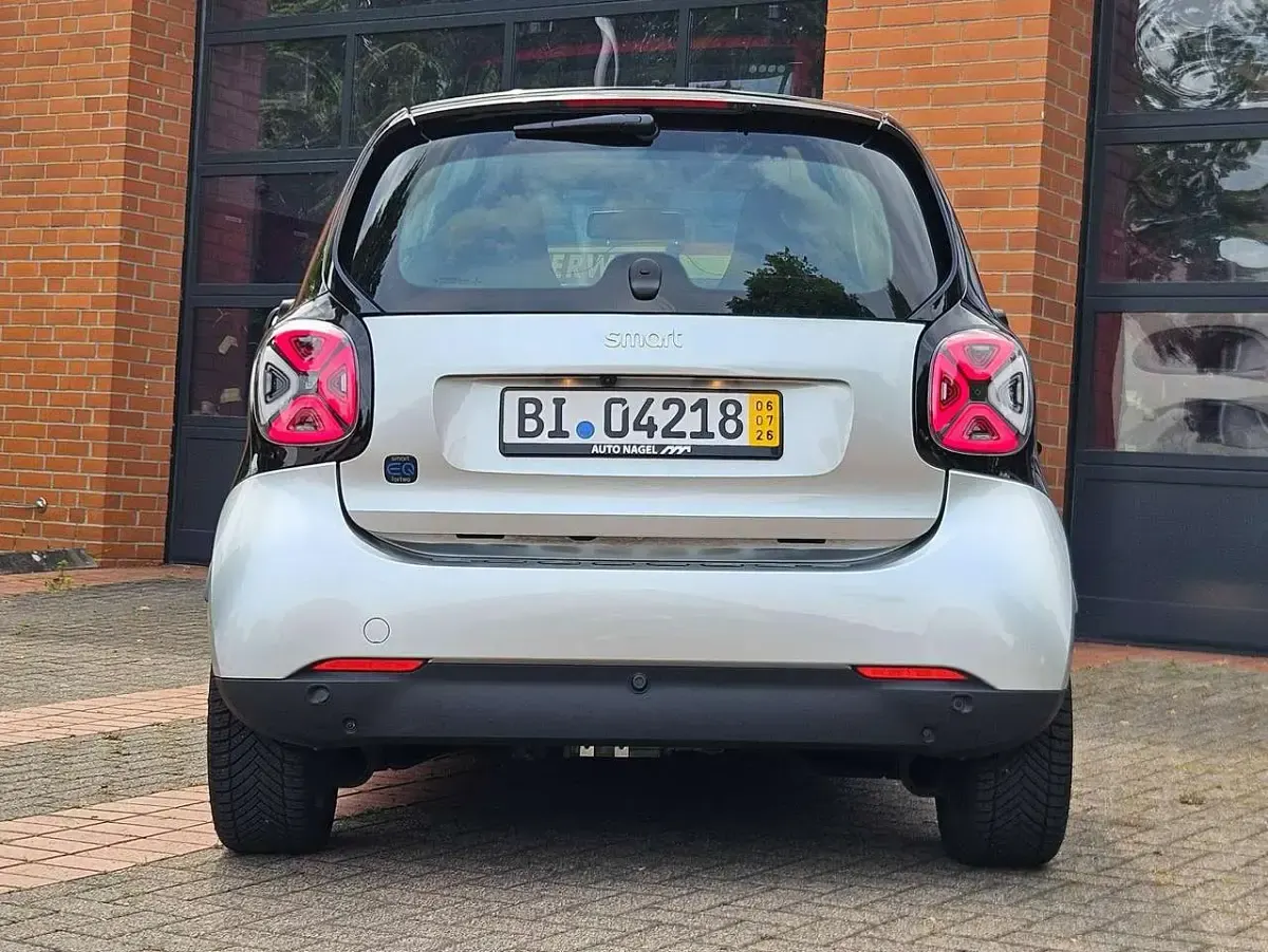 Gebraucht Smart ForTwo Electric Drive Exclusive 60 kW (82 PS) 2021 Cool silver Coupé