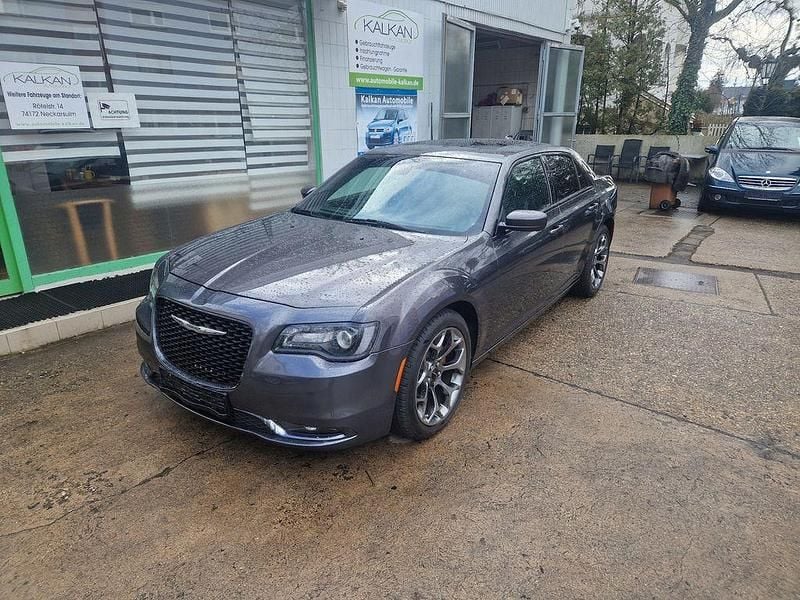 Grau Gebraucht 2015 Chrysler 300S Limousine | 14.000 € - Bild 1/4