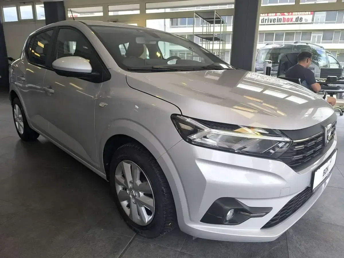 Gebraucht Dacia Sandero Comfort 67 PS (49 kW) 2021 Mondsteingrau Kleinwagen
