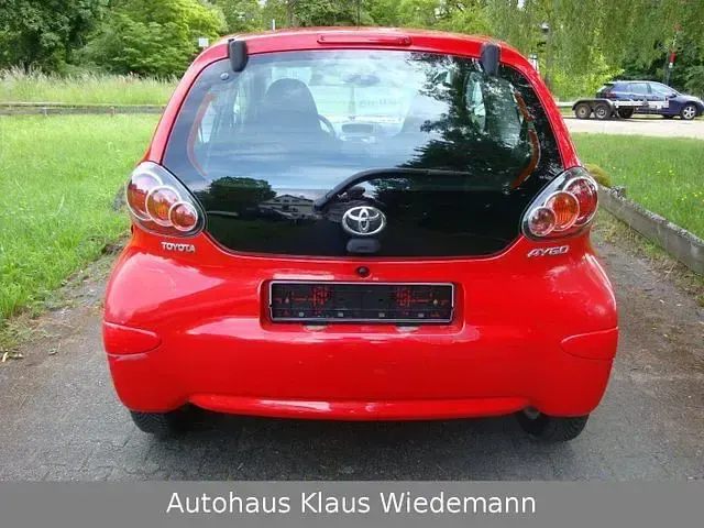 Używany Toyota Aygo Cool 68 KM (50 kW) 2012 Czerwony Hatchback