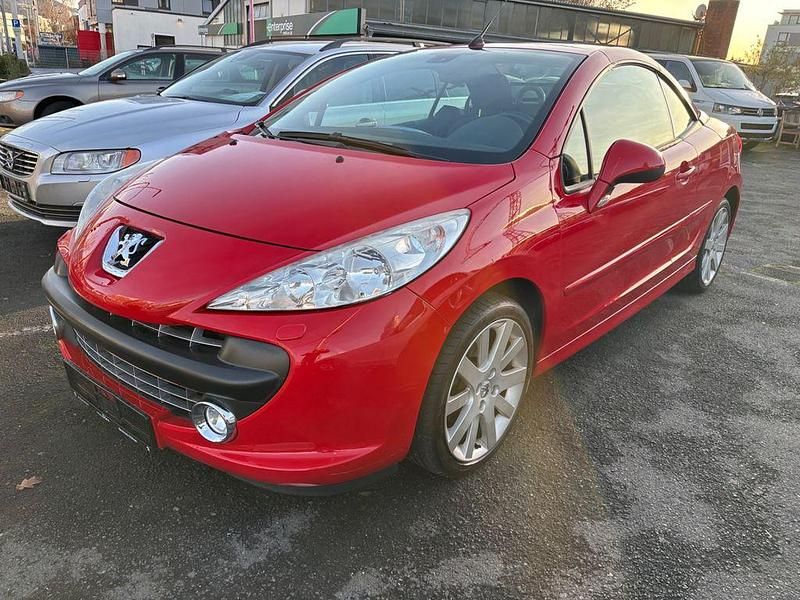 Rot Gebraucht 2009 Peugeot 207 CC Sport Cabrio | 3.950 € (Fairer Preis) - Bild 1/4