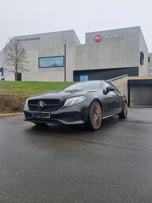 Schwarz Gebraucht 2018 Mercedes E220 Coupé | 21.900 € (Superpreis) - Bild 1/4