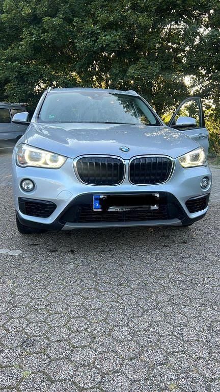 Silber Gebraucht 2017 BMW X1 Comfort Edition SUV | 15.800 € (Fairer Preis) - Bild 1/4
