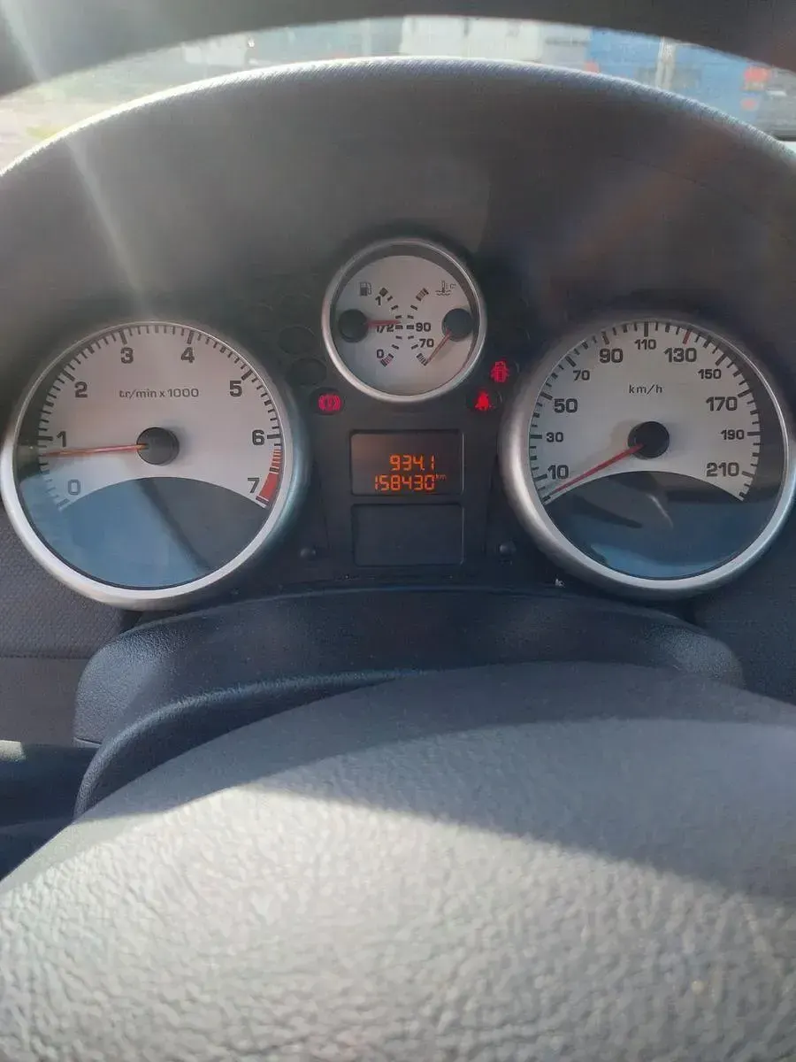 Gebraucht Peugeot 207 Tendance 95 PS (69 kW) 2007 Silber Limousine