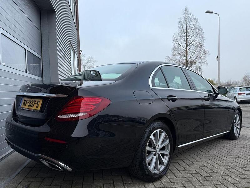 Gebraucht Mercedes E220 194 PS (142 kW) 2016 Schwarz Limousine