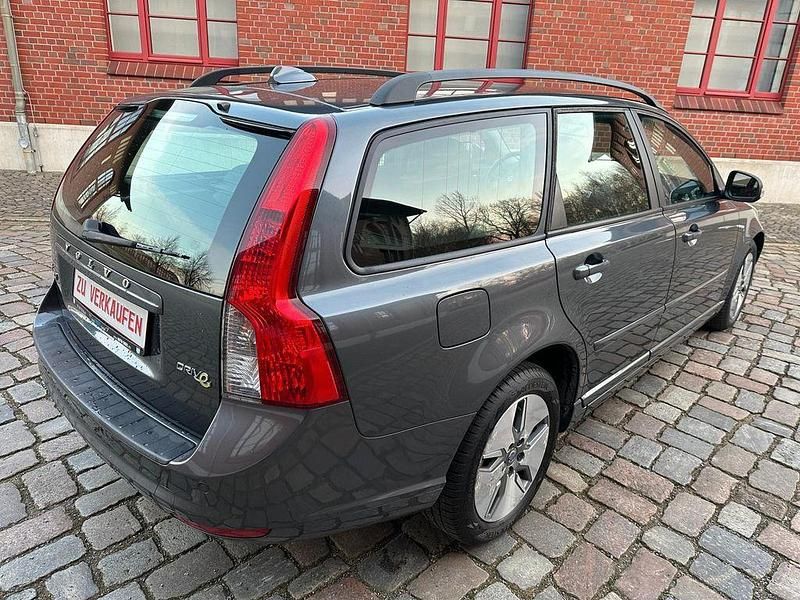 Gebraucht Volvo V50 Momentum 109 PS (80 kW) 2010 Grau Kombi