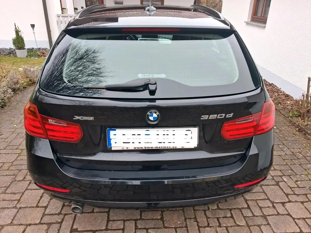 Gebraucht BMW 320 185 PS (136 kW) 2013 Schwarz Kombi