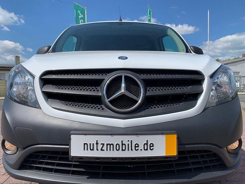 Weiß Gebraucht 2018 Mercedes Citan 111 Van / Kleinbus | 13.999 € (Fairer Preis) - Bild 1/4