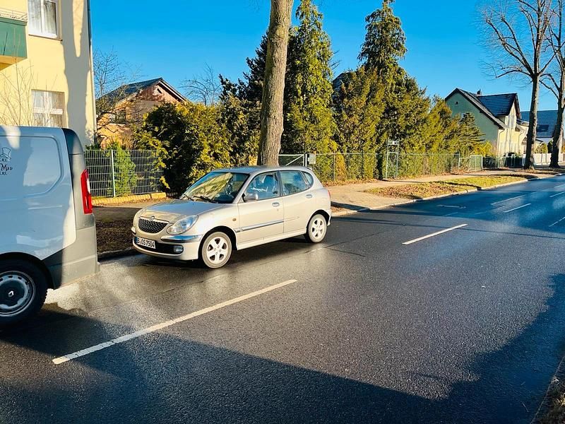 Silber Gebraucht 2004 Daihatsu Sirion Plus Kleinwagen | 850 € (Guter Preis) - Bild 1/3