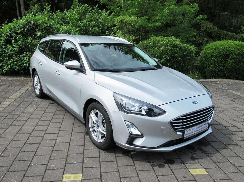 Polarsilber Gebraucht 2022 Ford Focus Cool & Connect Kombi | 18.500 € (Guter Preis) - Bild 1/4
