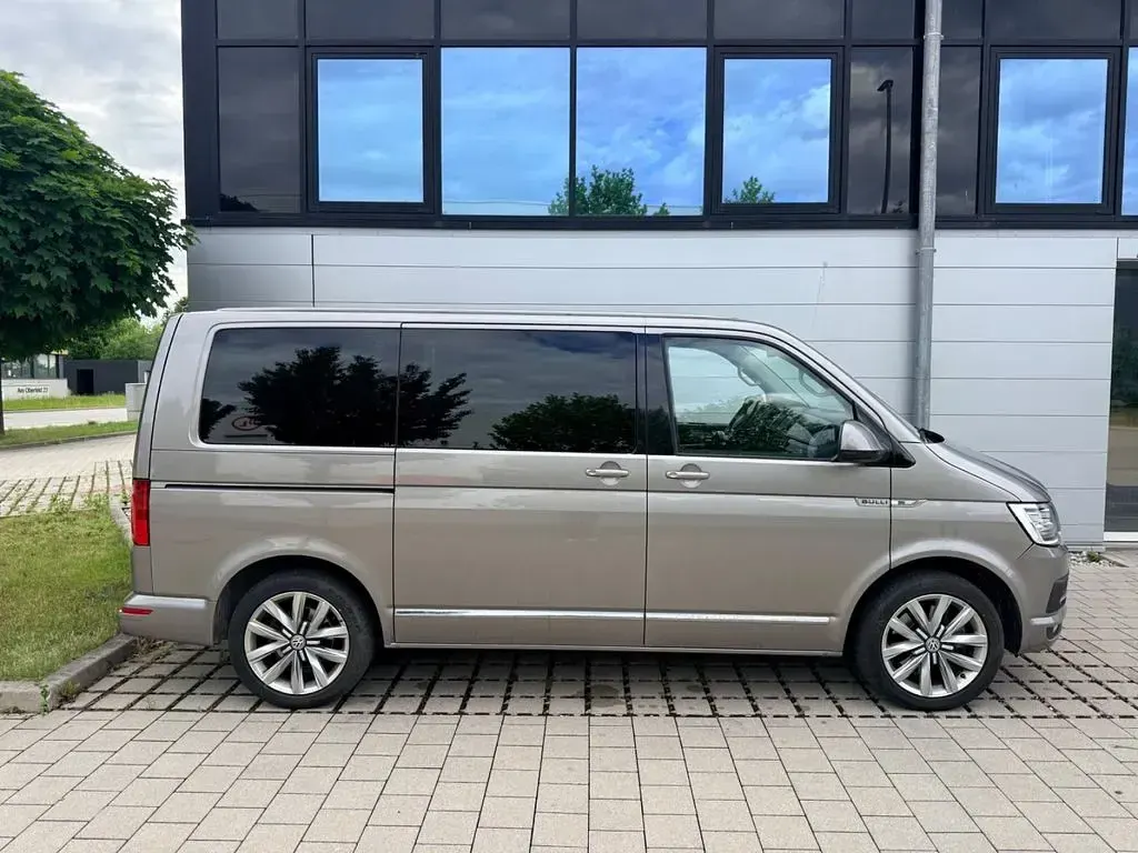 Gebraucht VW Multivan Highline 204 PS (150 kW) 2018 Beige Van / Kleinbus