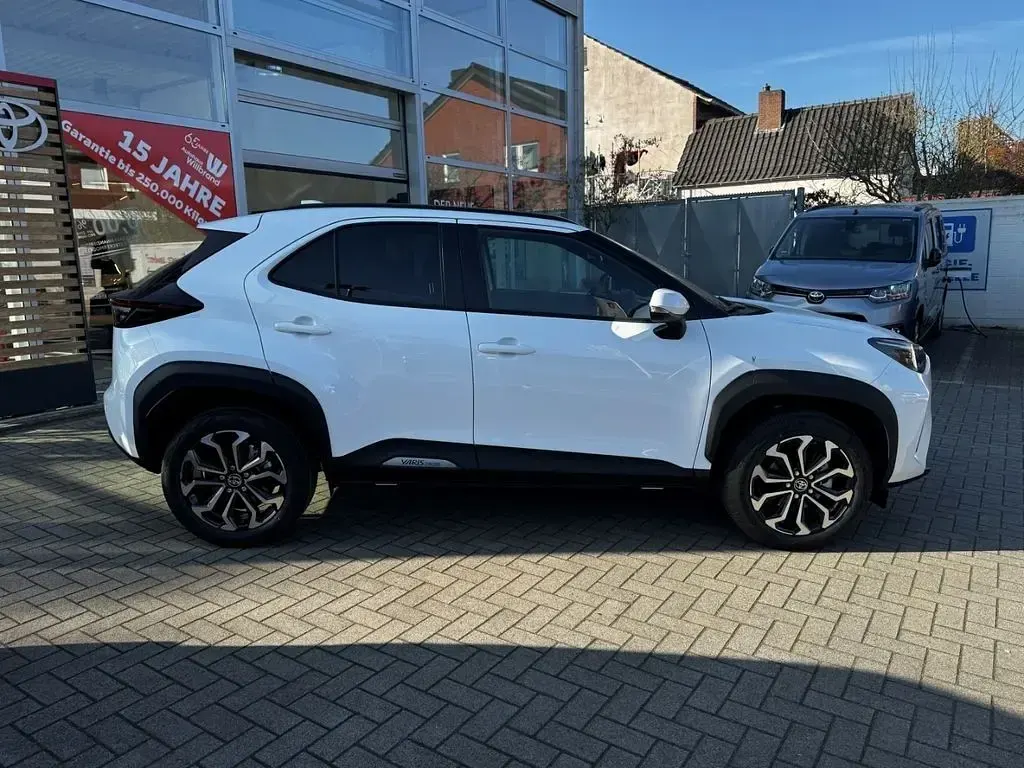 Neu Toyota Yaris Cross 131 PS (96 kW) 2026 Weiss SUV