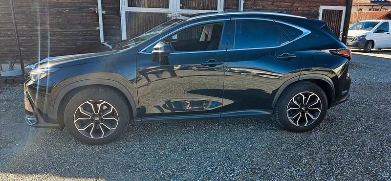 Gebraucht Lexus NX350h 241 PS (177 kW) 2022 Schwarz SUV