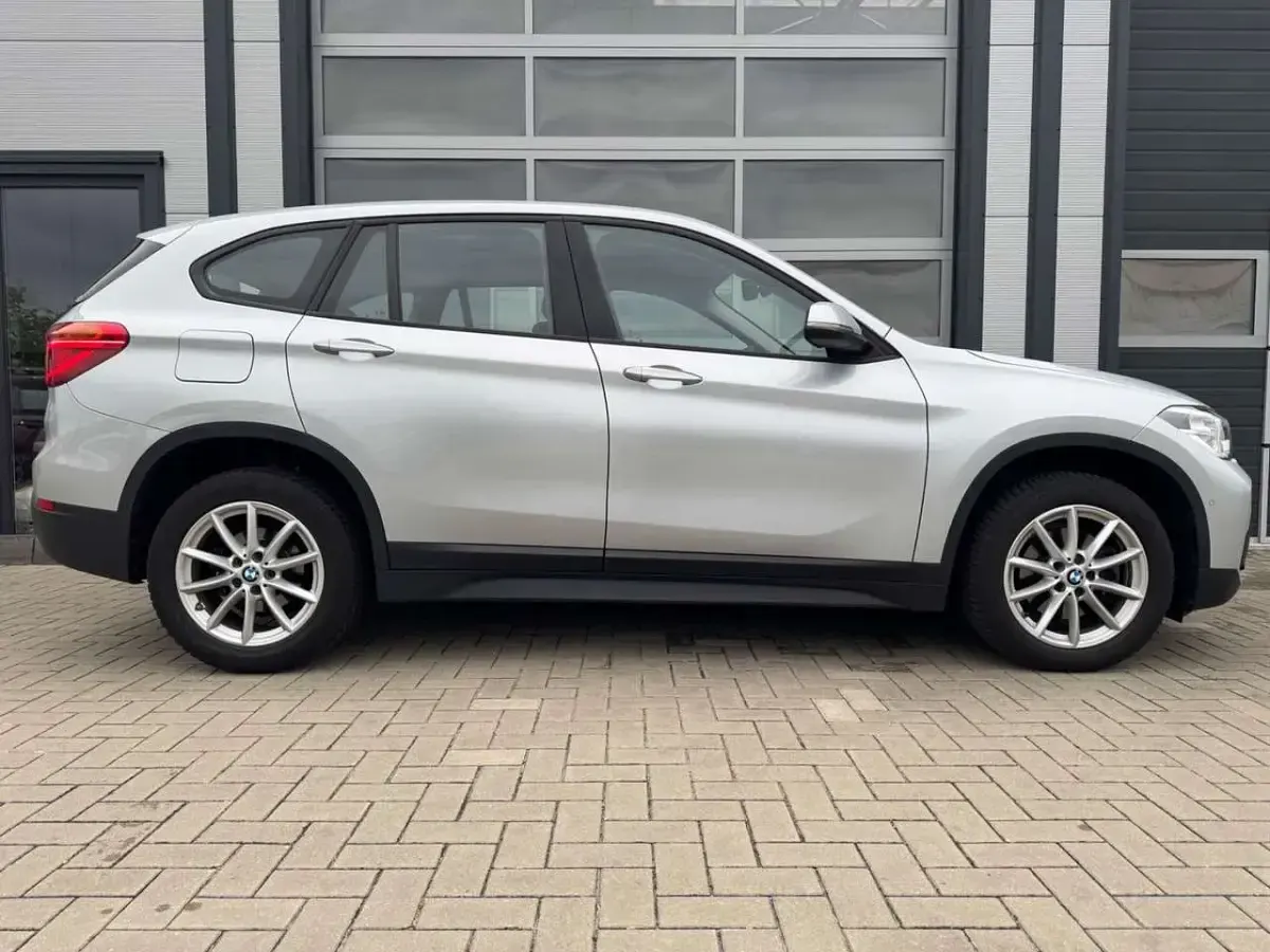 Używany BMW X1 140 KM (102 kW) 2017 Srebrny SUV