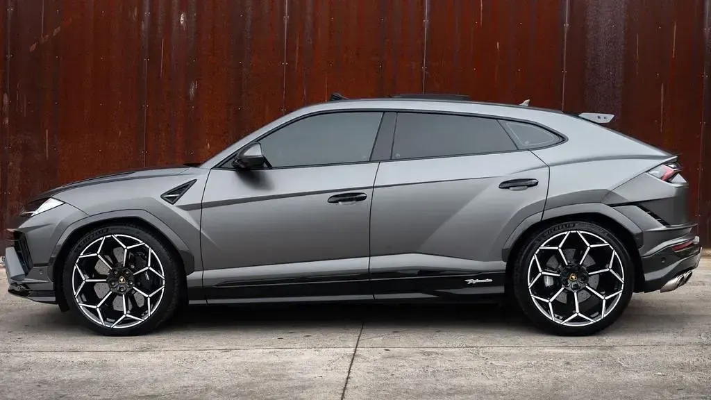 Usata Lamborghini Urus 491 CV (361 kW) 2024 Grigio SUV