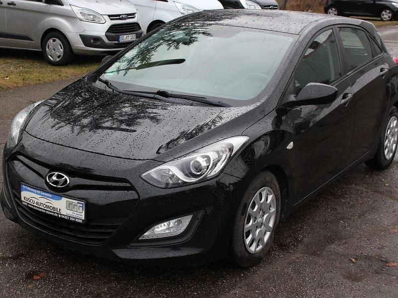 Gebraucht Hyundai i30 Classic 90 PS (66 kW) 2013 Phantom black / mic Kleinwagen