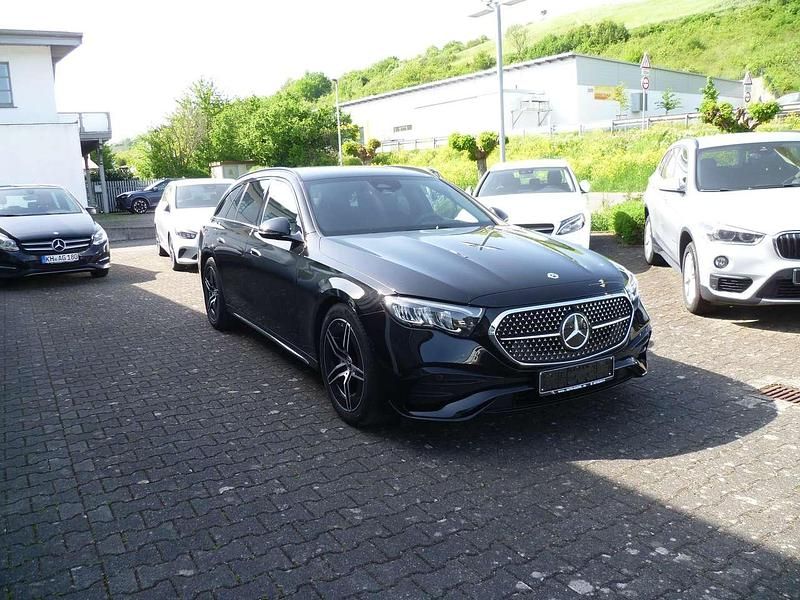 Gebraucht Mercedes E200 Advanced 227 PS (166 kW) 2024 Obsidianschwarz  metalliclack (metallic) Kombi