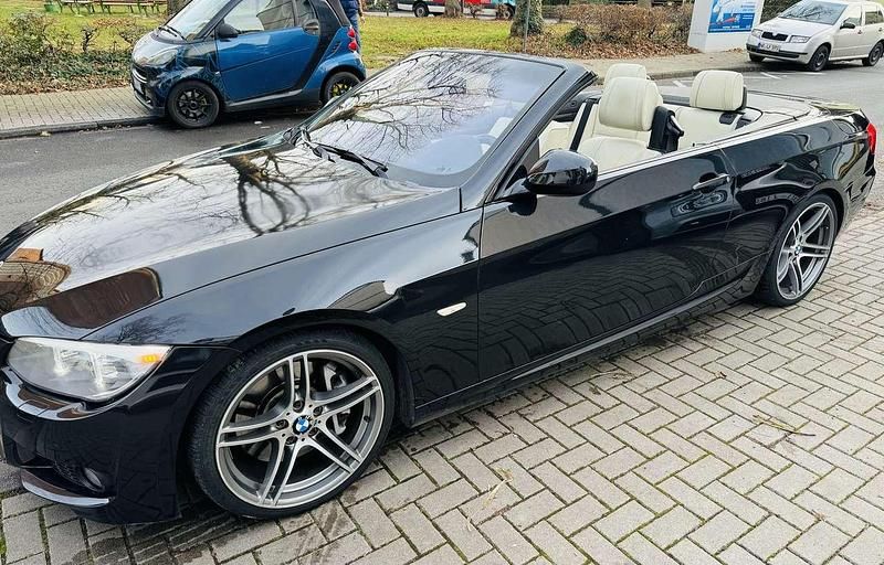 Gebraucht BMW 335 Cabriolet 306 PS (225 kW) 2010 Black sapphire metallic Cabrio
