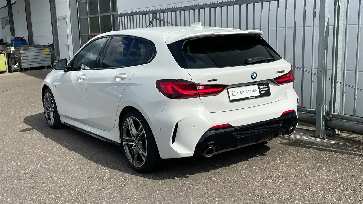 Gebraucht BMW M135 Performance 306 PS (225 kW) 2023 Alpinweiß uni Kleinwagen