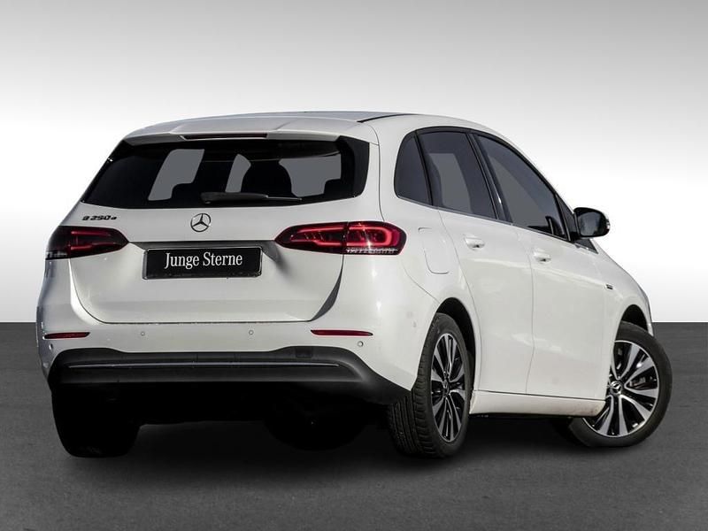 Gebraucht Mercedes E250 160 PS (117 kW) 2021 Weiß Limousine