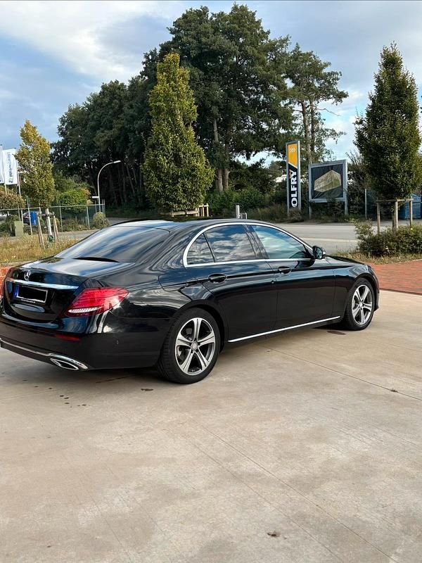 Gebraucht Mercedes E220 194 PS (142 kW) 2017 Schwarz Limousine