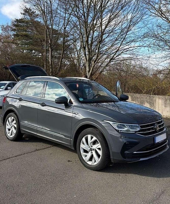 Gebraucht VW Tiguan Elegance 150 PS (110 kW) 2023 Grau SUV