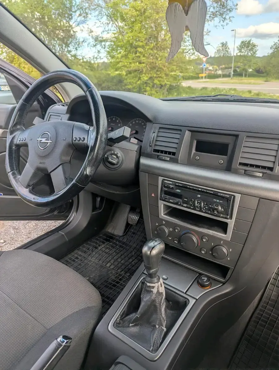 Begagnad Opel Vectra Style 147 HK (108 kW) 2003 Svart Sedan