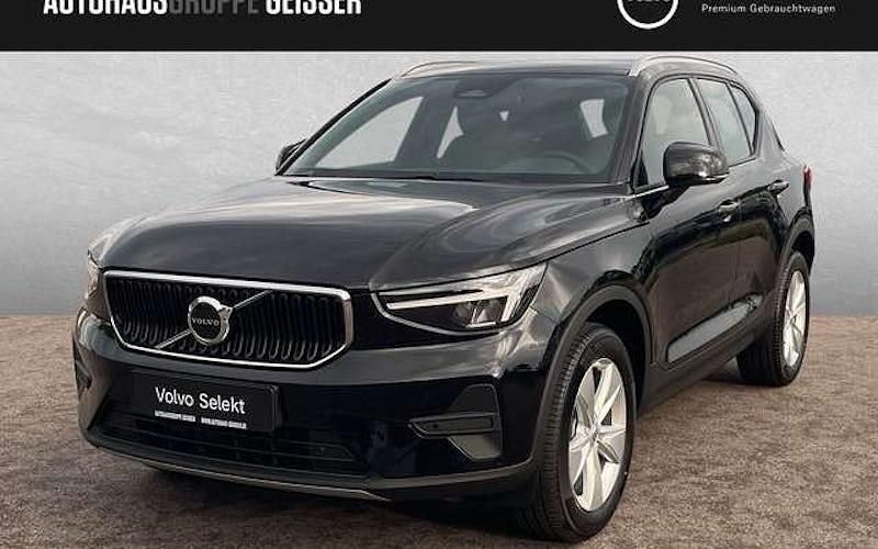 Neu Volvo XC40 Core 163 PS (119 kW) 2025 Schwarz SUV