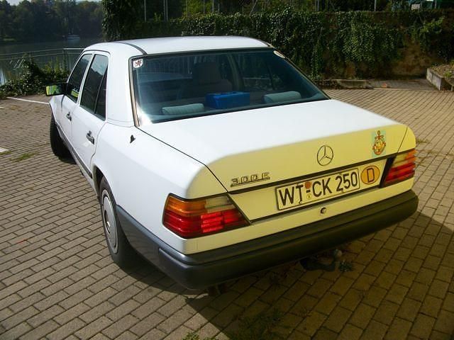 Gebraucht Mercedes E300 179 PS (131 kW) 1986 Weiß Limousine
