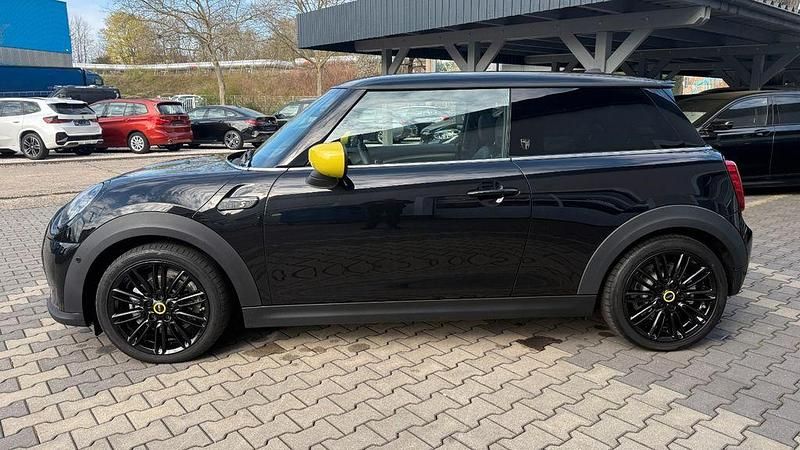 Gebraucht Mini Cooper SE 135 kW (184 PS) 2022 Schwarz Kleinwagen