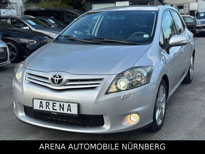 Silber Gebraucht 2010 Toyota Auris Limousine | 3.999 € (Etwas zu teuer) - Bild 1/4