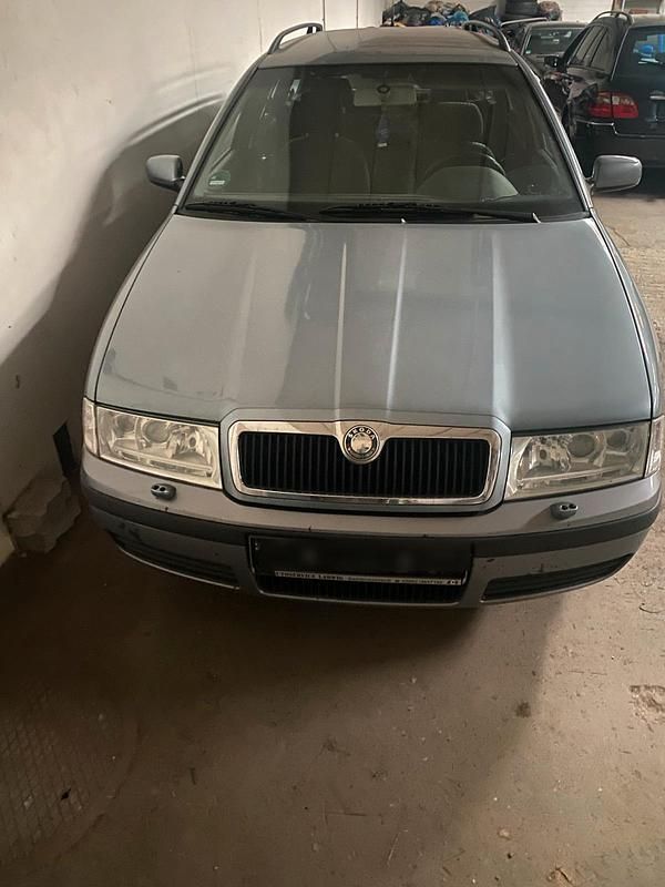 Silber Gebraucht 2002 Skoda Octavia Kombi | 2.700 € - Bild 1/4