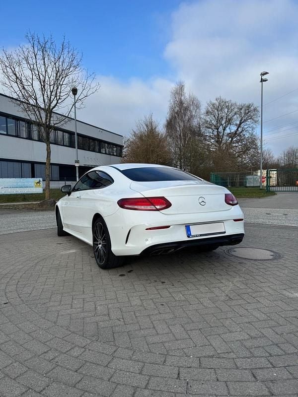Gebraucht Mercedes C200 AMG line 184 PS (135 kW) 2016 Weiß Coupé