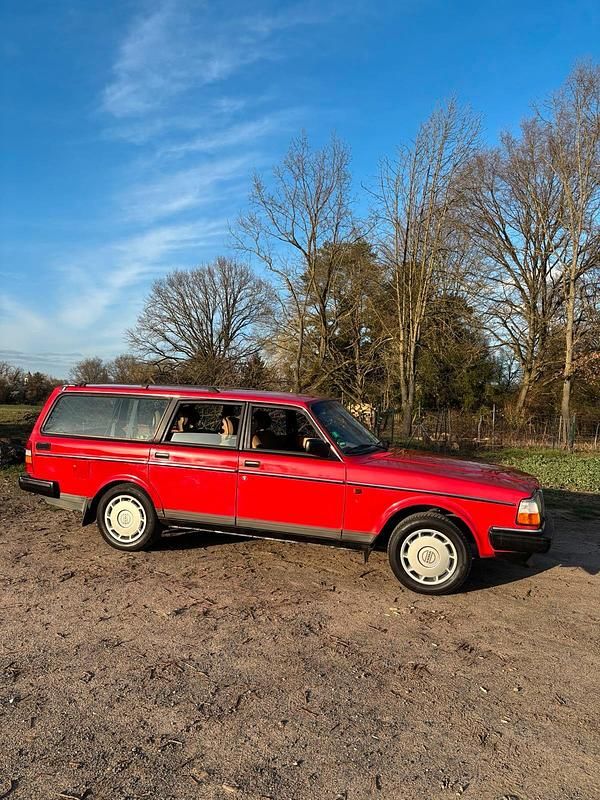 Gebraucht Volvo 240 116 PS (85 kW) 1992 Rot Kombi