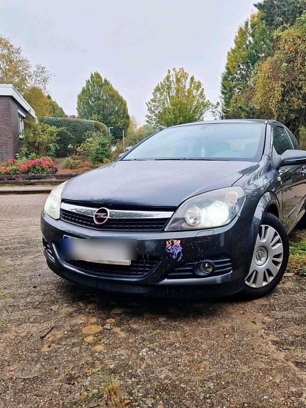 Grau Gebraucht 2009 Opel Astra GTC Coupé | 5.200 € - Bild 1/4